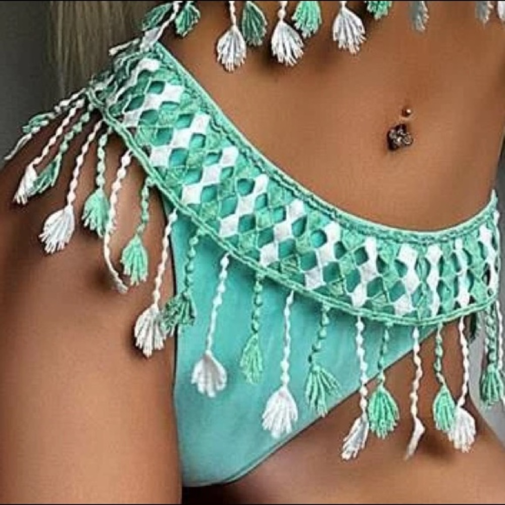 BATHING SUIT BOTTOMS WITH FRINGE🦋